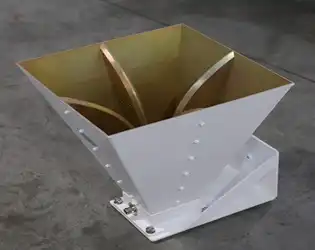 What are the advantages of the dual-linear polarization feature in the Open Boundary Dual Linear Polarization Four Ridged Horn Antenna?